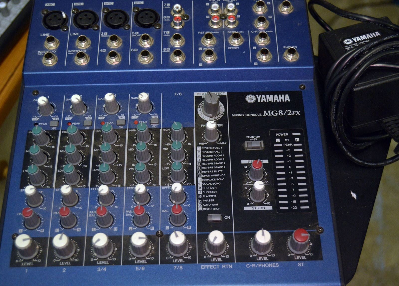 Mixer Yamaha MG8/2FX